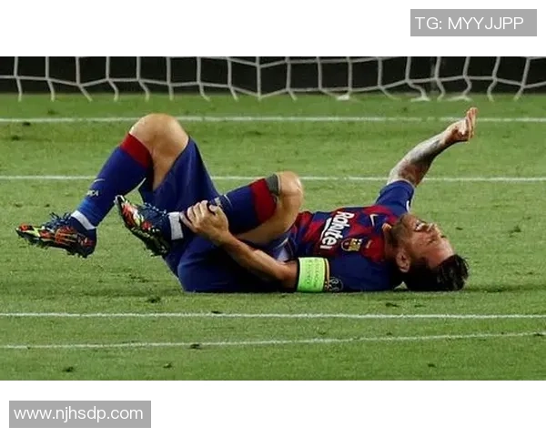 梅西在赛场上怒吼足球明星们的激情碰撞引发热议